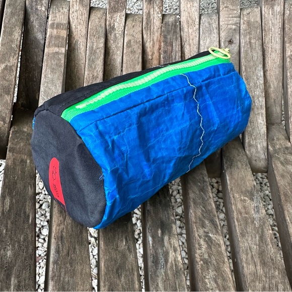 Soflo Riders pouch made with repurposed kite - Picture 5 of 5